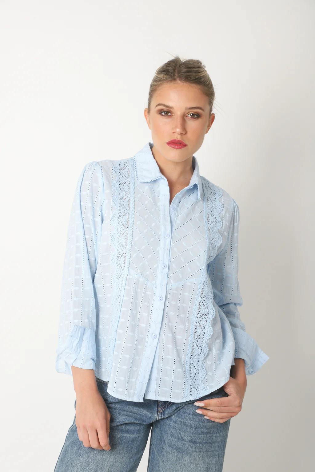 Camisa BEZZ Bordada Con Guipiur GUK70195