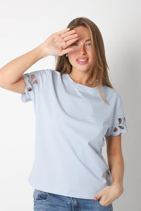 Remera GANNHA C/ Bordado en Mangas GU23520