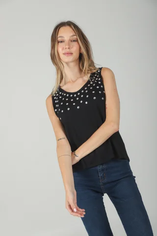 Musculosa Kata  Creppe Tachas - Vista 5