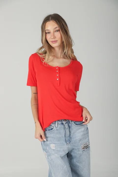 Remera Kyara Morley Abotonada