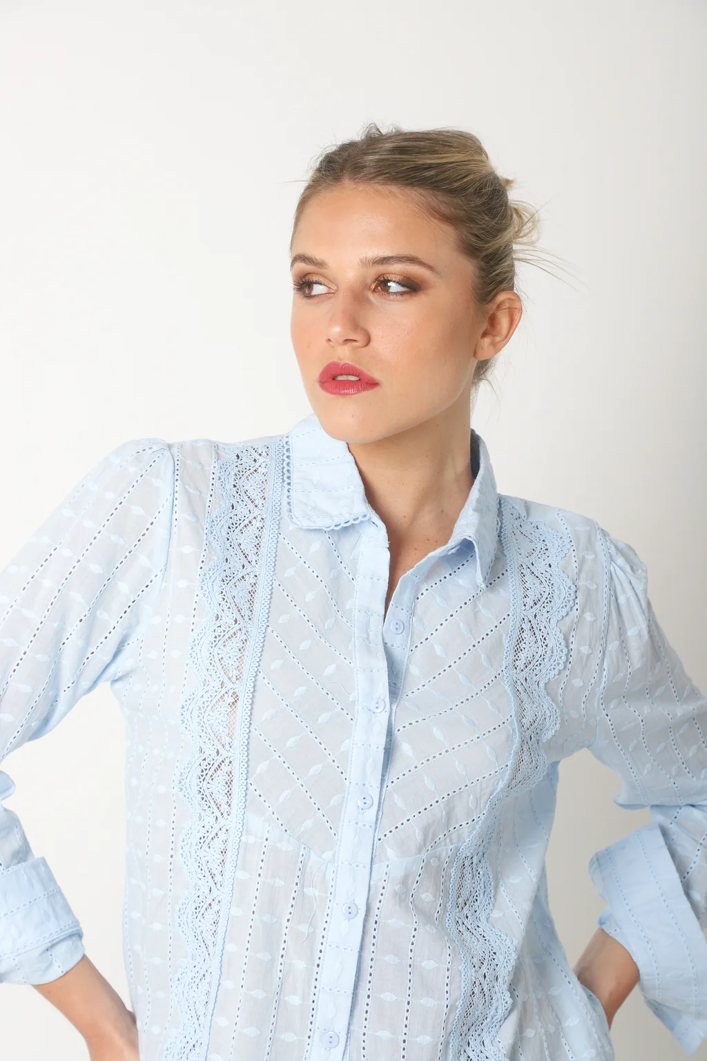 Camisa BEZZ Bordada Con Guipiur GUK70195