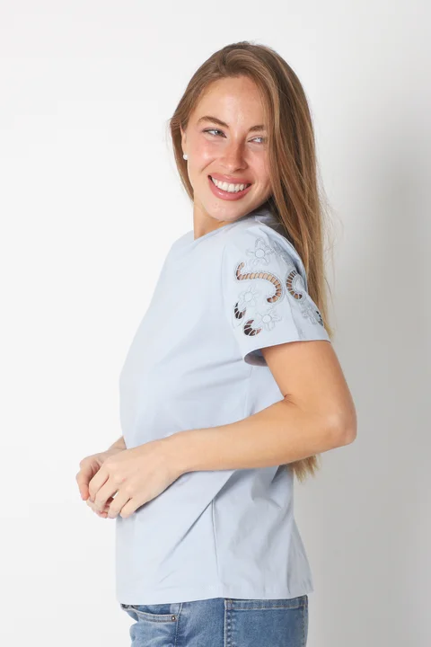 Remera Fenix c/ Mangas Bordadas GU23519