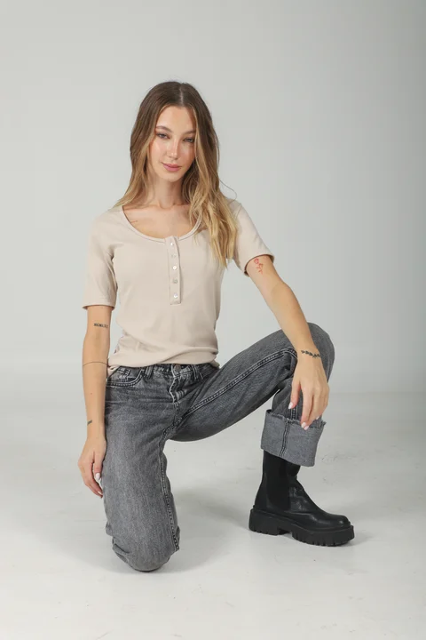 Remera Kyara Morley Abotonada