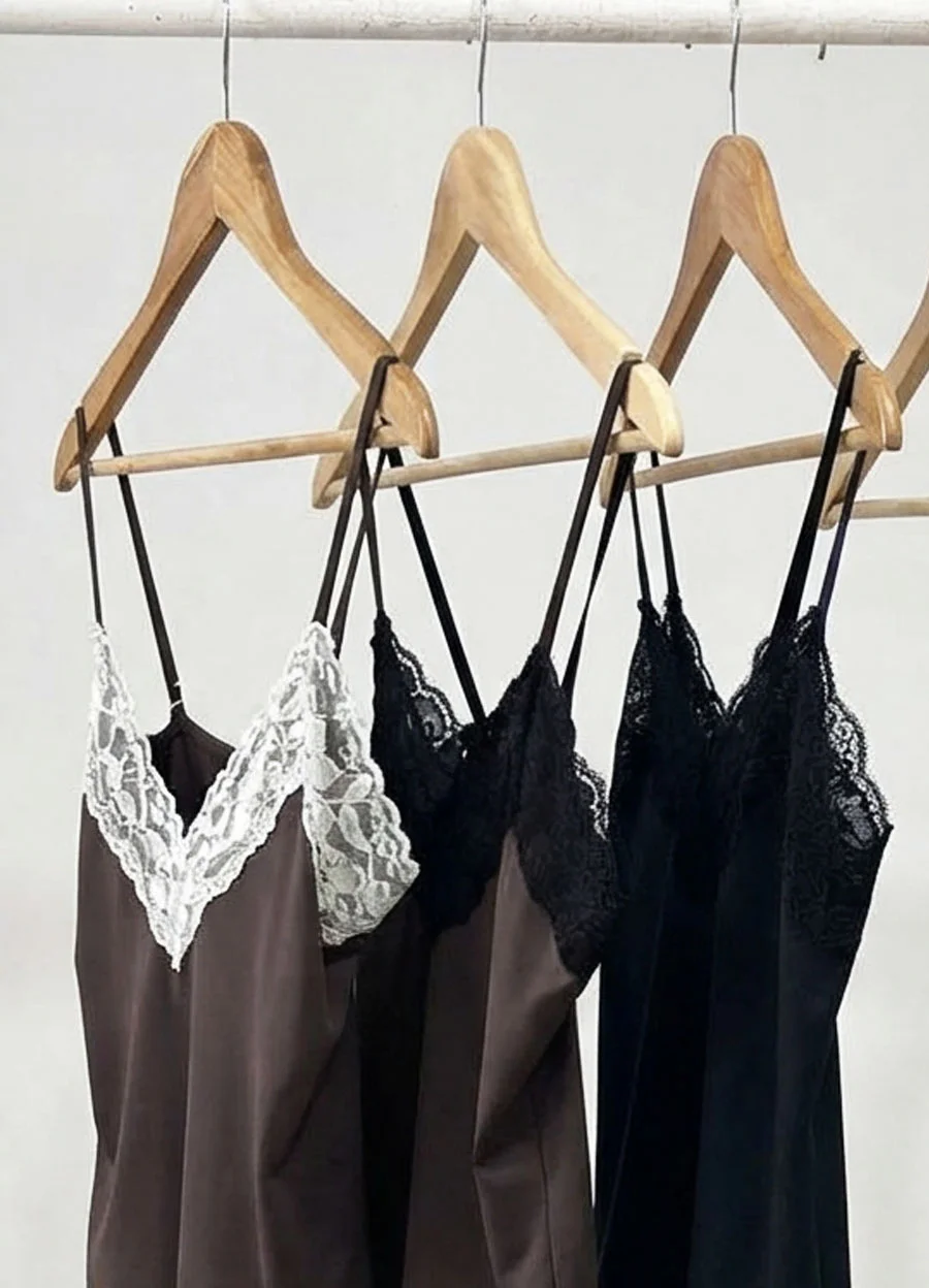 Body con puntilla en escote 