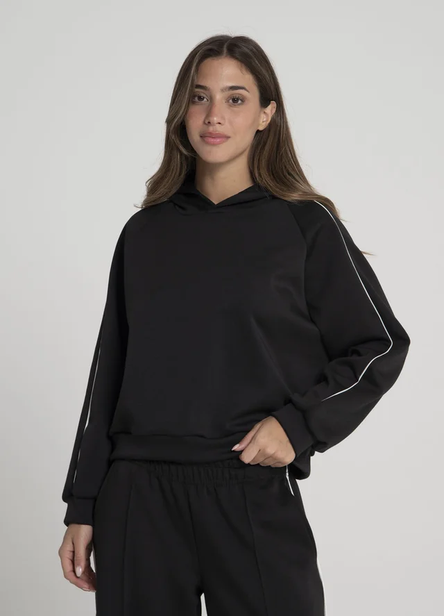 Buzo deportivo con vivo en manga 