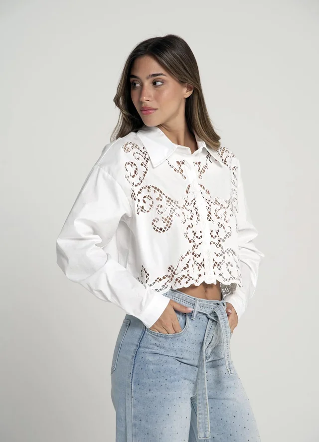 Camisa calada cropped