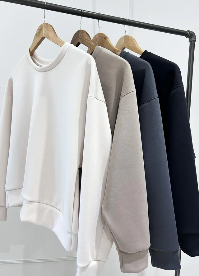 Buzo deportivo con puño recorte en espalda 