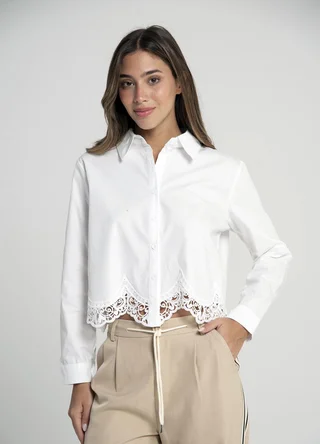 Camisa m/l con aplique en ruedo  - Vista 1