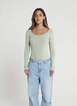 Remera m/l desagujada escote U - Vista 2