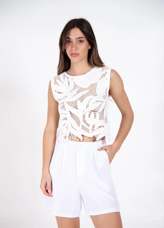 Top tejido irregular con hojas 