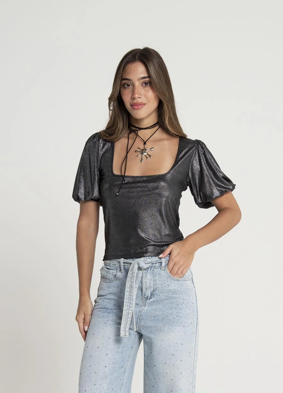 Remera manga bombe escote cuadrado metalizada 