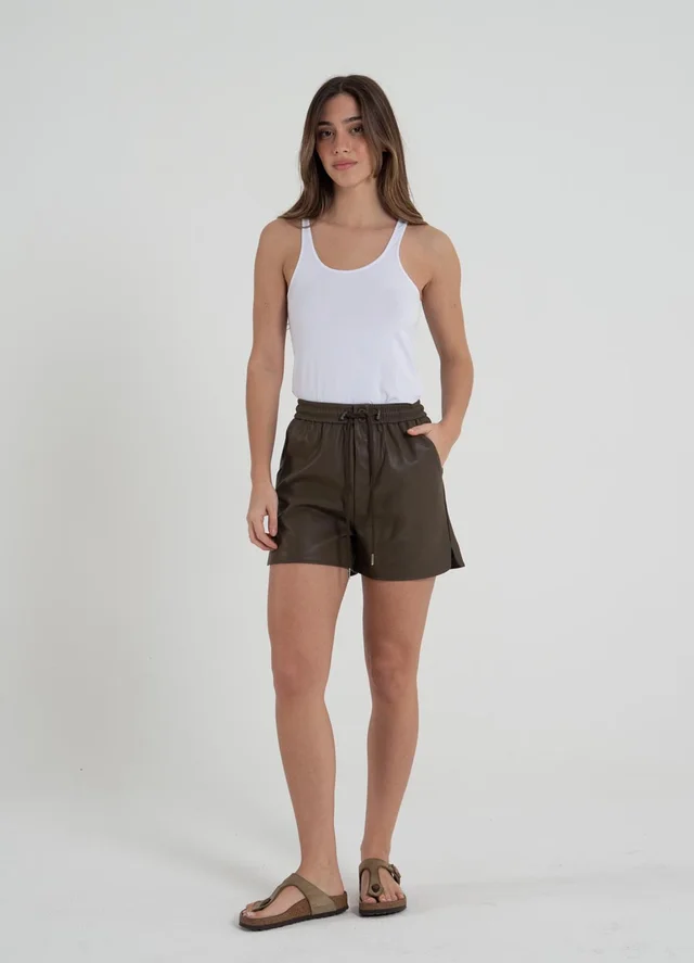 Short eco cuero con cordon 