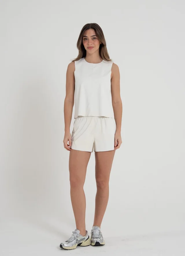 Short eco cuero al corte