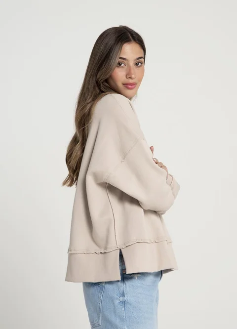 Maxi buzo con frisa con recortes y tajo 