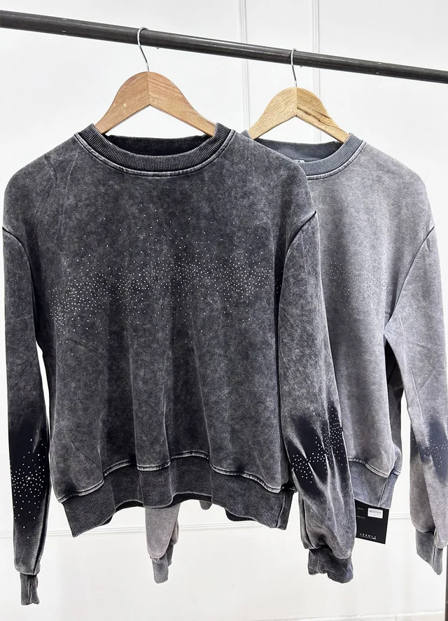 Buzo prelavado con strass