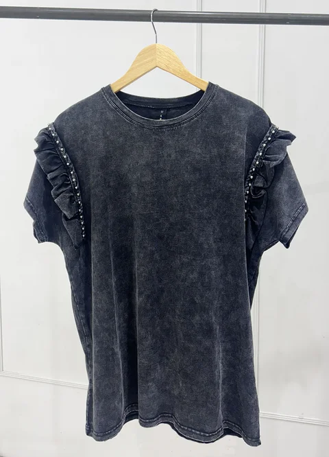 Remera pre lavada con volado 