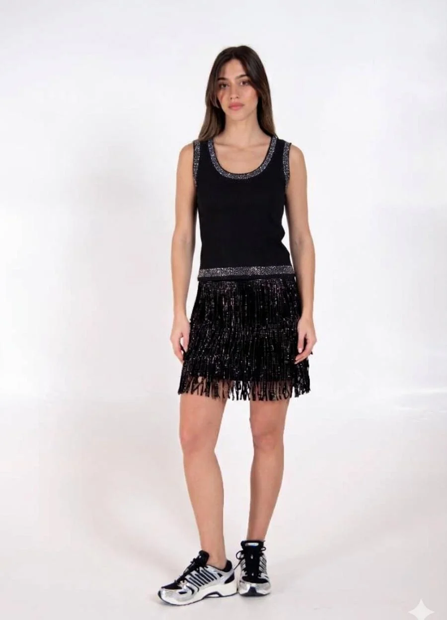Musculosa con strass en ruedo en sisa 