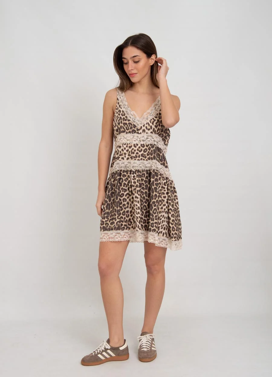 Vestido print con  recortes  y puntilla