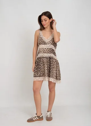 Vestido print con  recortes  y puntilla - Vista 2