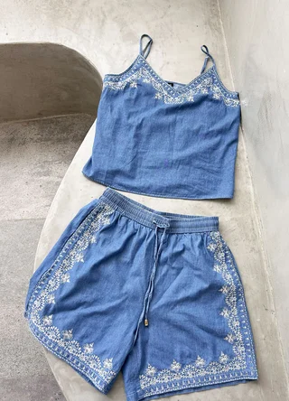 Short denim con bodado y lentejuelas  - Vista 5