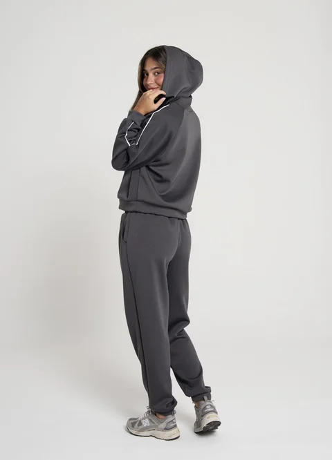 Babucha deportiva con vivo y puño 