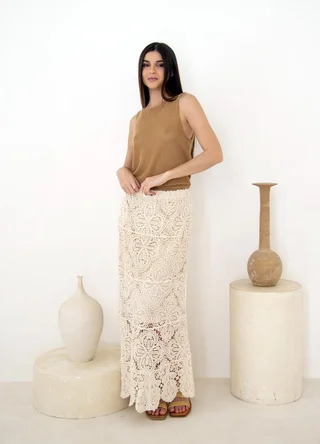 Falda crochet con recortes  - Vista 2