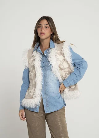 Chaleco gamuza bordado con piel  - Vista 2