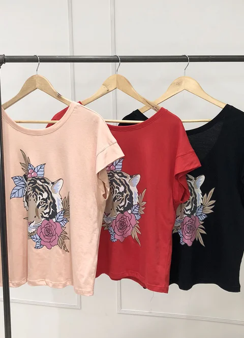 Remera TIGRE FLORES
