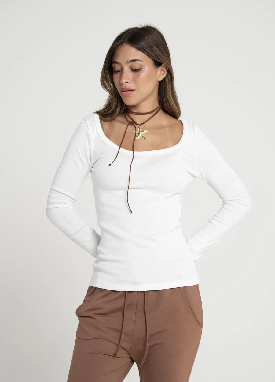 Remera manga larga rib escote cavado 