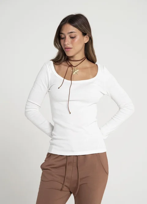 Remera manga larga rib escote cavado 