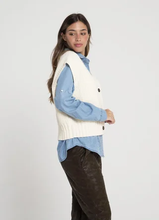 Chaleco clasico con botones  - Vista 3