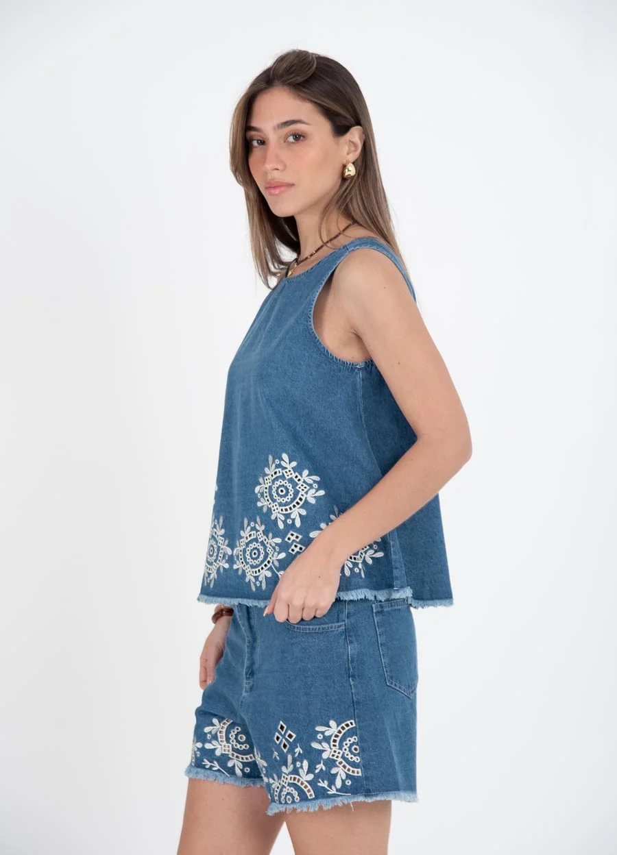 Short denim calado 