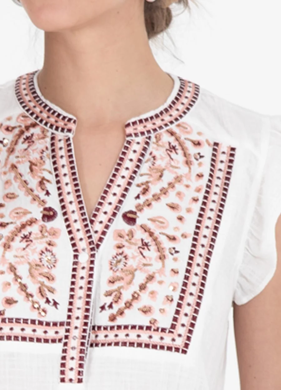 Blusa bordada en colores con volado en hombro 