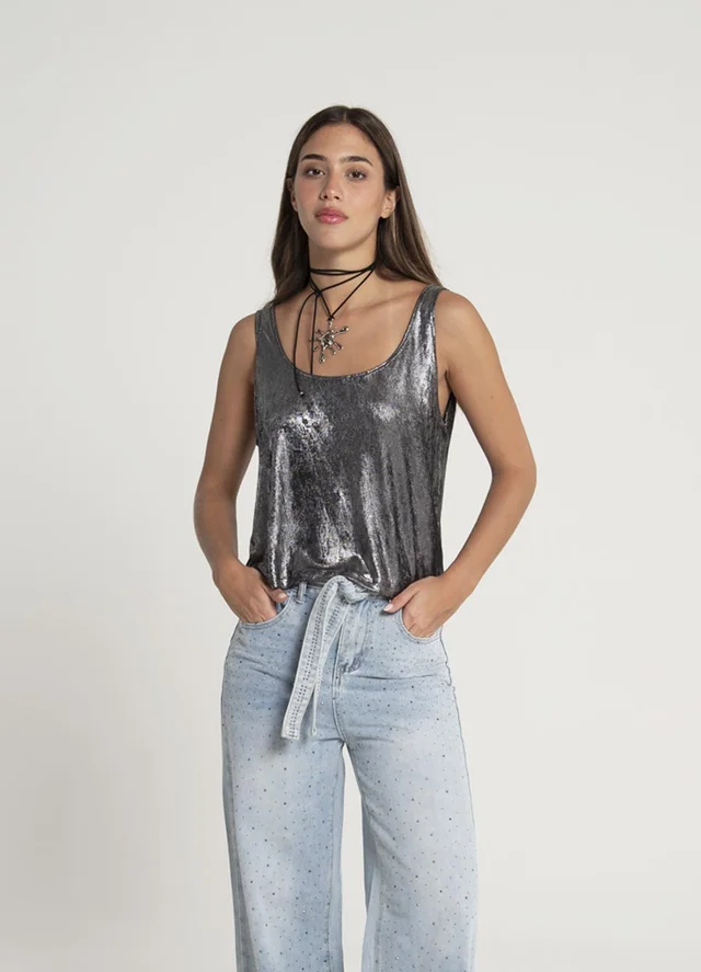 Musculosa metalizada con tajitos