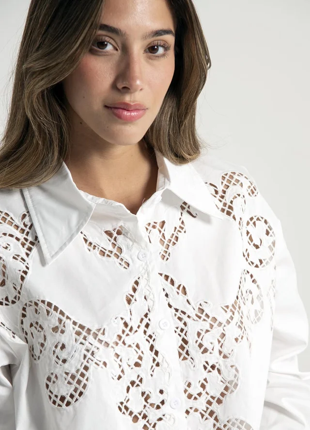Camisa calada cropped