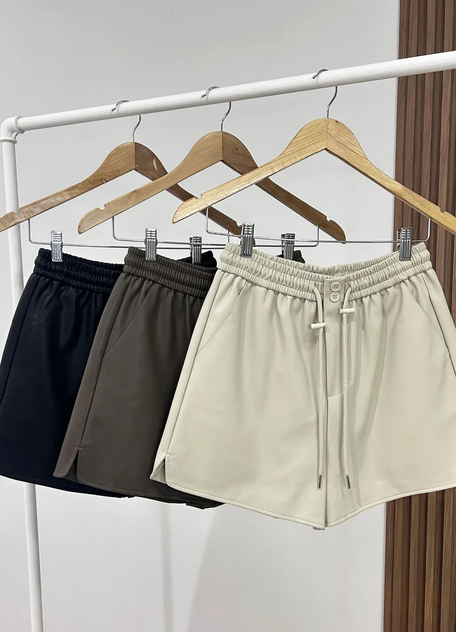 Short eco cuero con cordon 