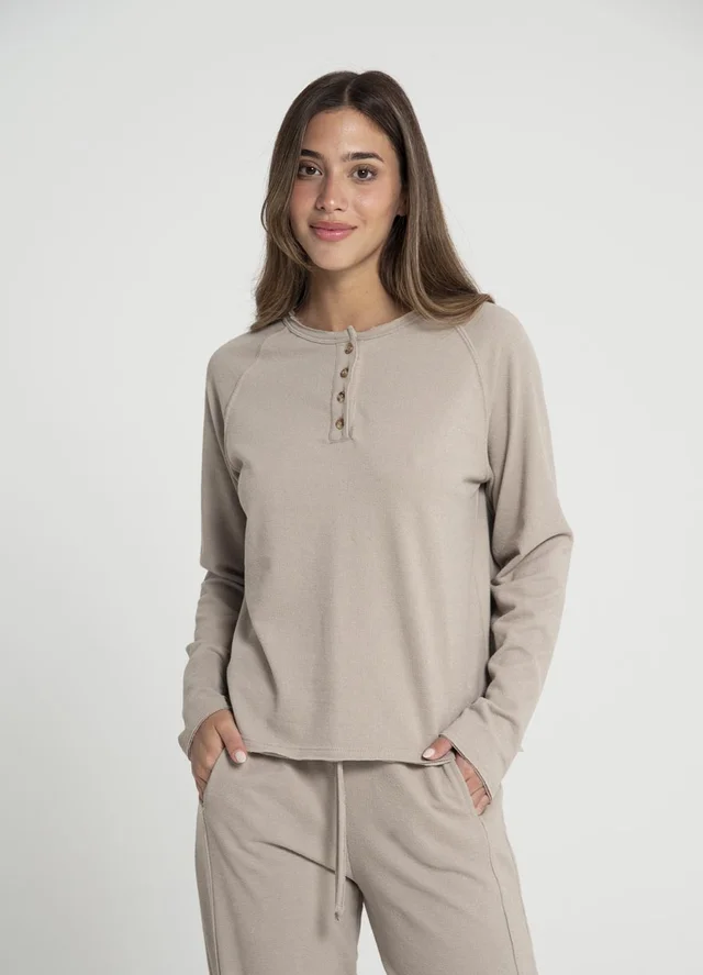 Buzo con botones tejido rustico 