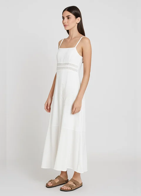 Solero con recorte en cintura y bordado en falda 