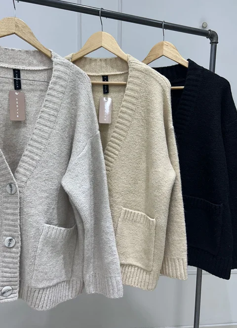 Cardigan lisco con bolsillos 