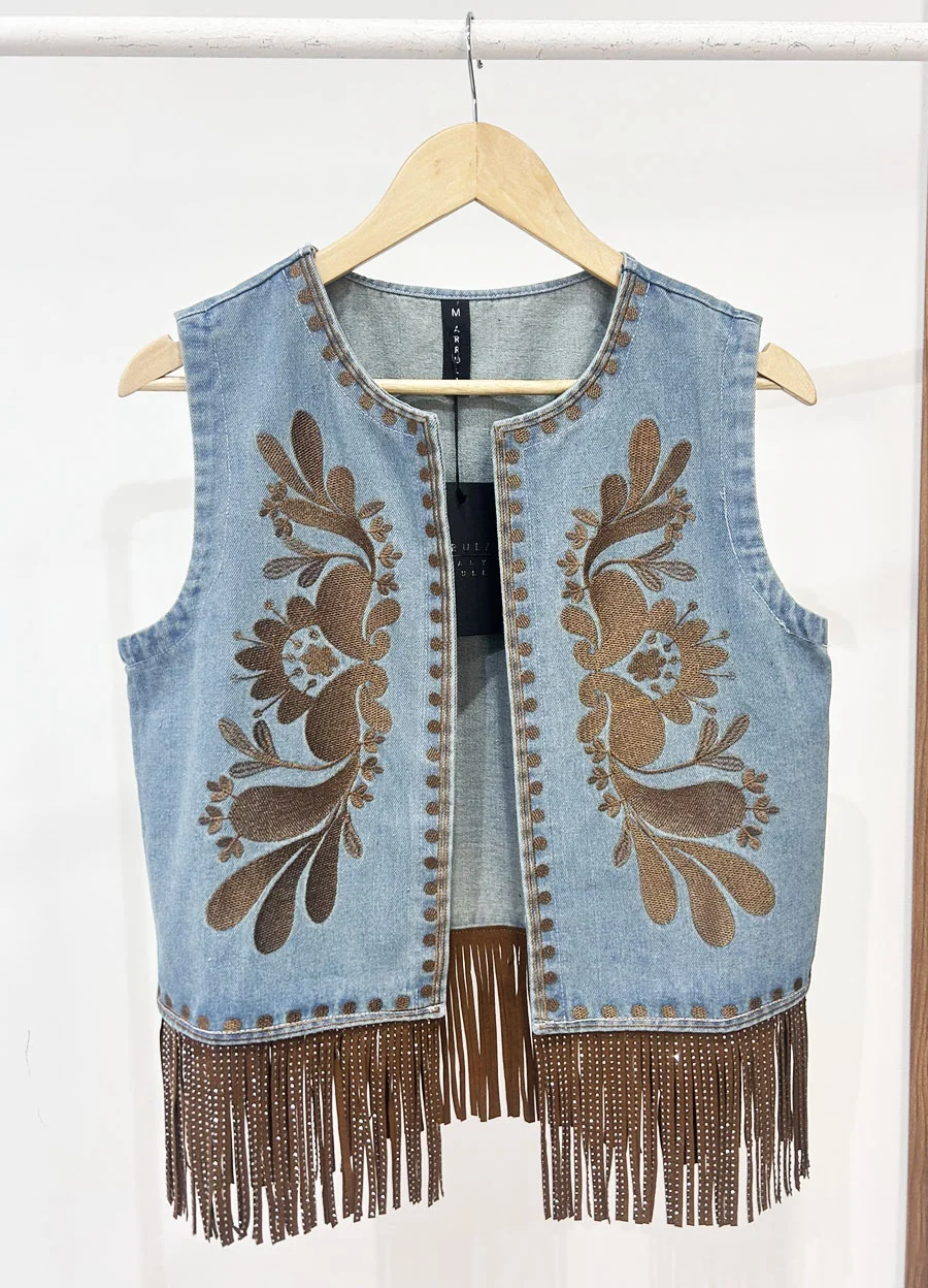 Chaleco denim con flecos 