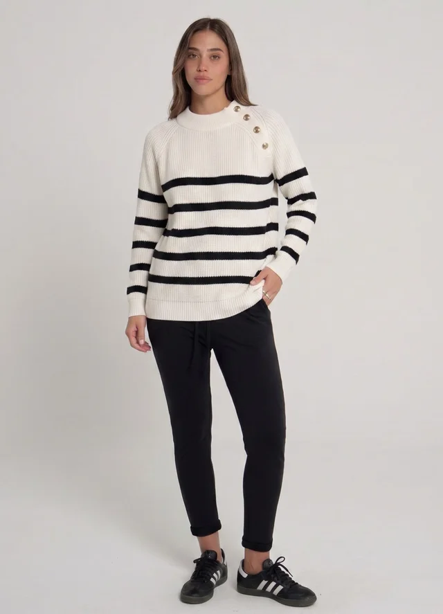 Sweater rayado con botones dorados 