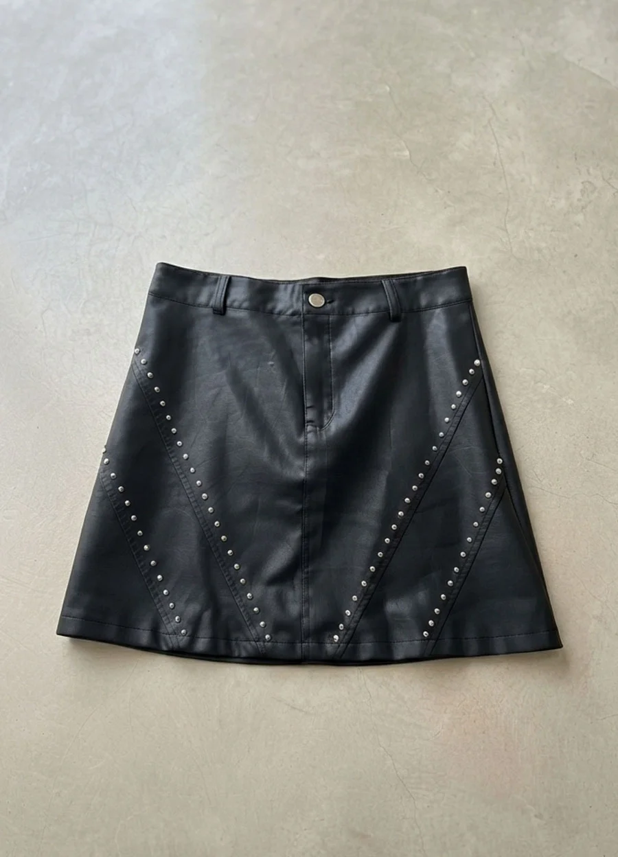 Mini eco cuero con tachas
