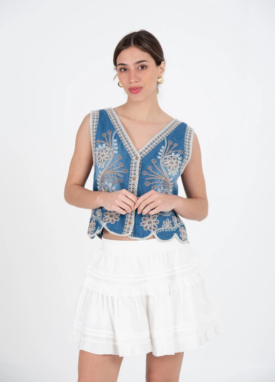Chaleco denim bordado en tostado 
