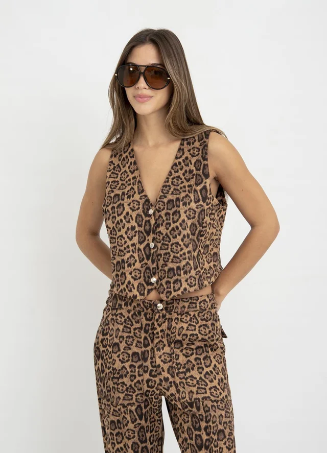Chaleco print con broche 