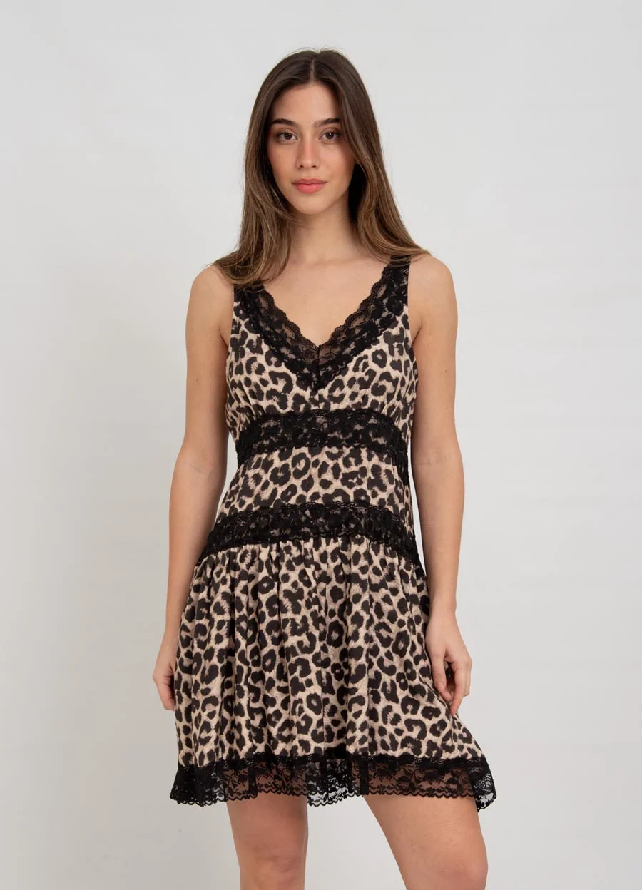 Vestido print con  recortes  y puntilla