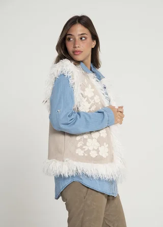 Chaleco gamuza bordado con piel  - Vista 3