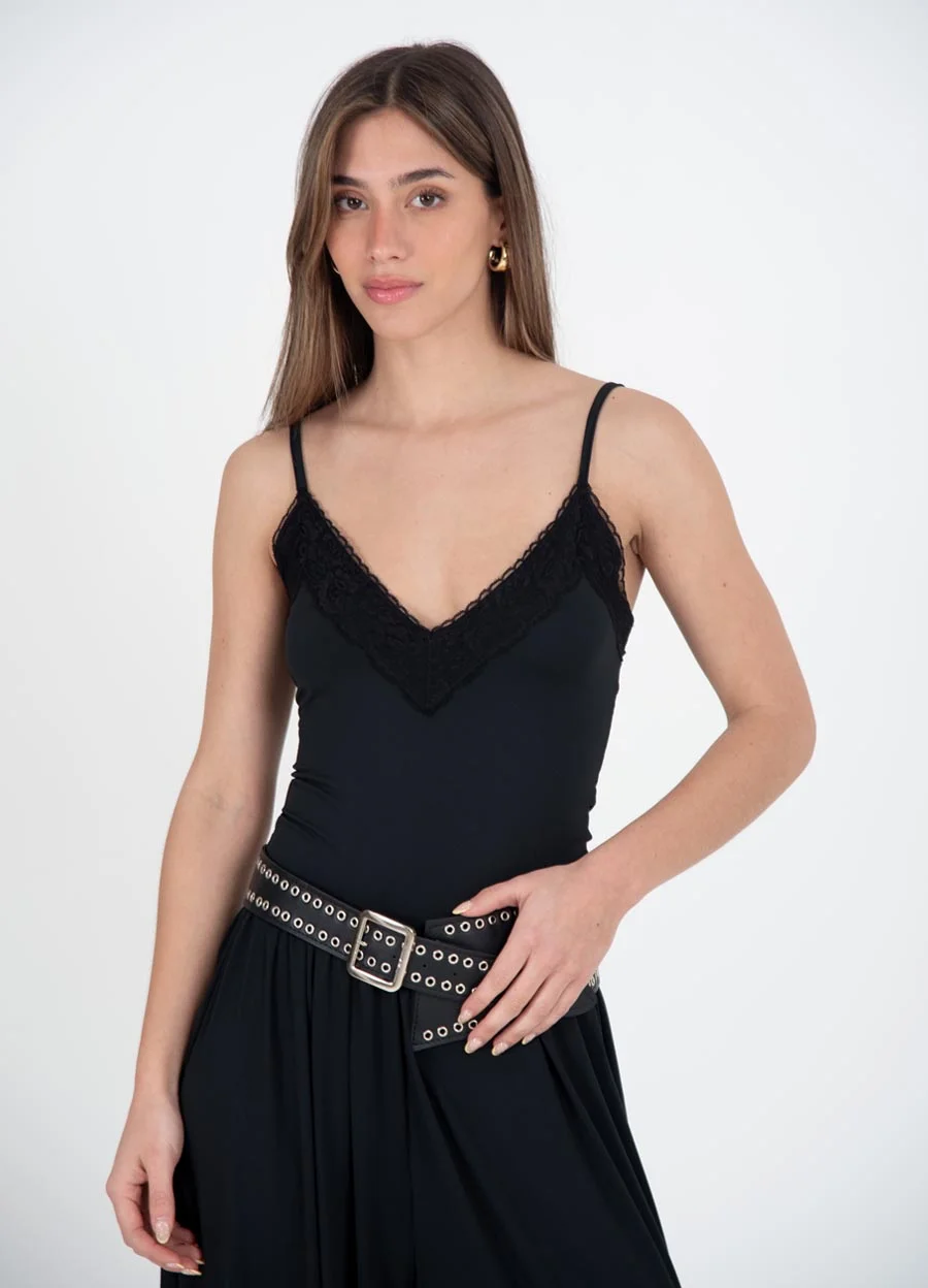 Body con puntilla en escote 