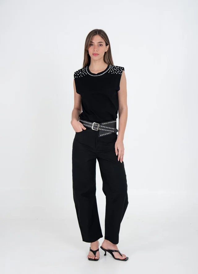 Musculosa con piedras en hombro 