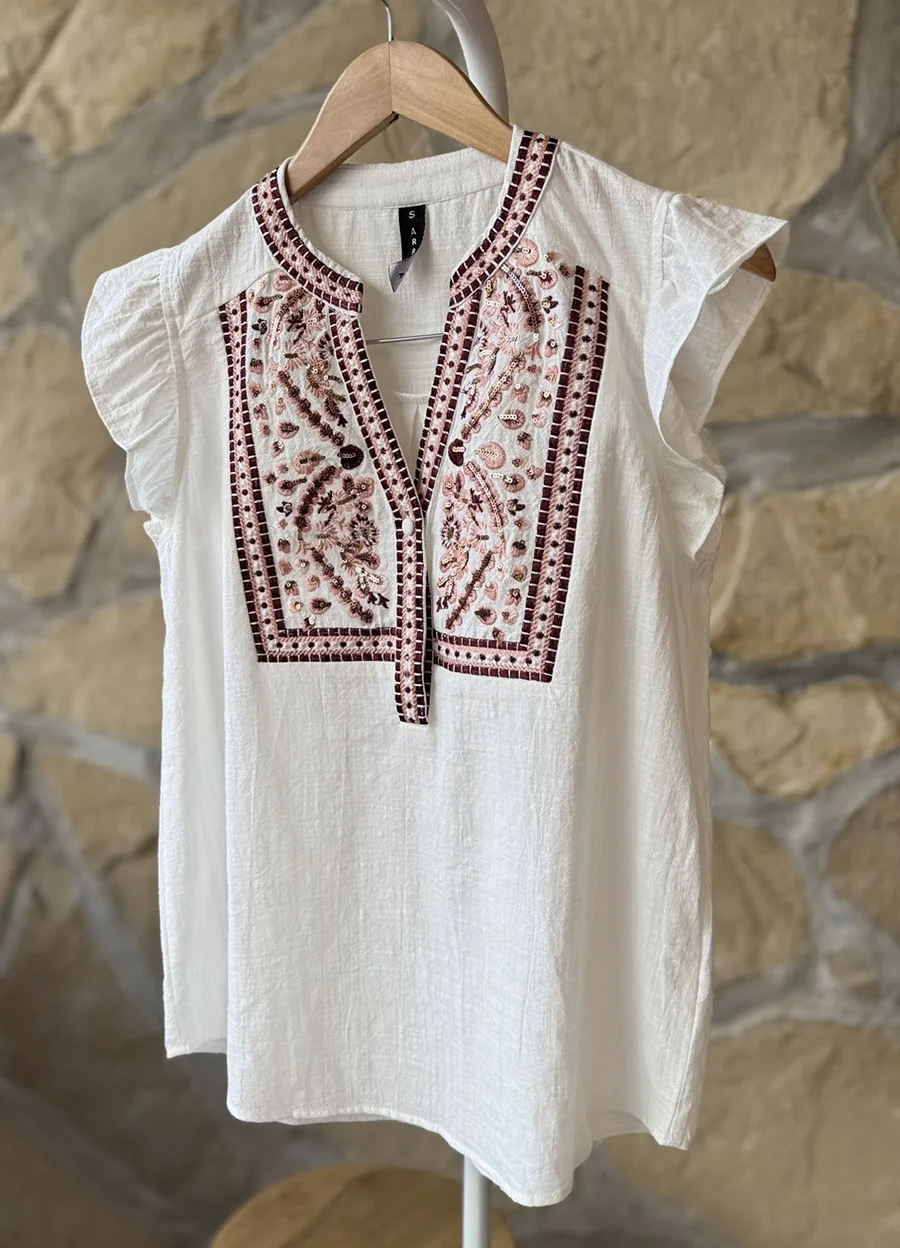 Blusa bordada en colores con volado en hombro 