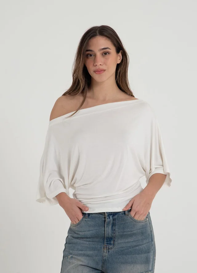 Remera escote abierto viscosa 